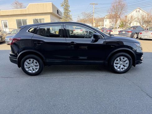 Used 2020 Nissan Rogue Sport S image 9