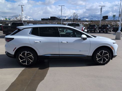 Used 2024 Chevrolet Equinox EV LT w/ LPO, All-Weather Mat Package image 7