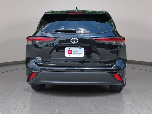 Used 2024 Toyota Highlander XLE FWD image 6