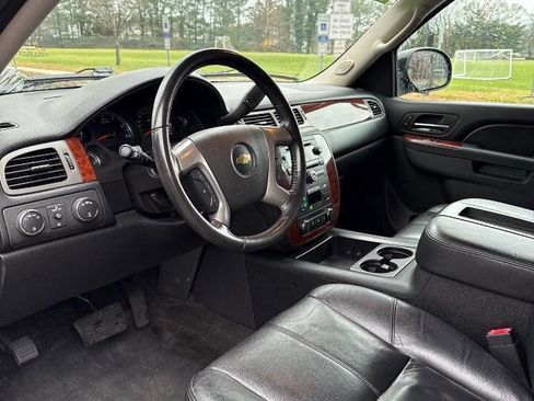 Used 2013 Chevrolet Suburban LT w/ Luxury Package image 11