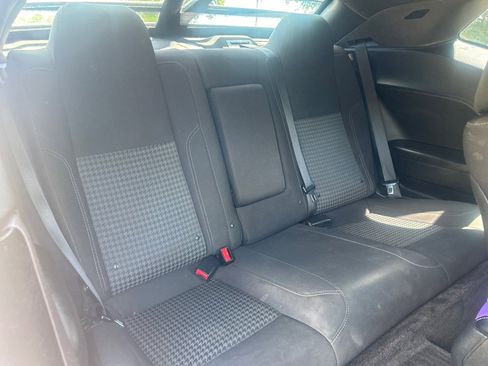 Used 2015 Dodge Challenger SXT RWD image 17