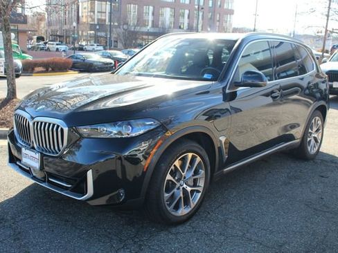 Used 2025 BMW X5 xDrive50e image 4