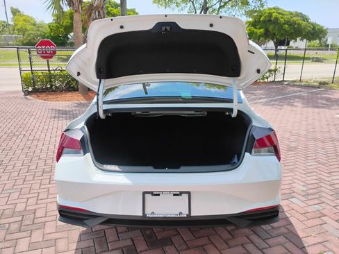 Used 2023 Hyundai Elantra SEL FWD image 18