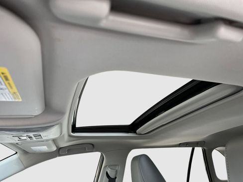 Used 2022 Toyota RAV4 XLE Premium image 25