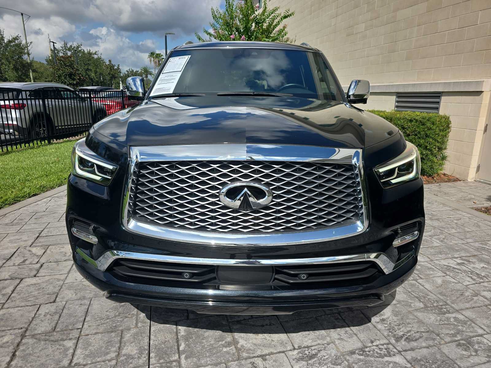 Used 2023 INFINITI QX80 Sensory w/ Cargo Package RWD image 2