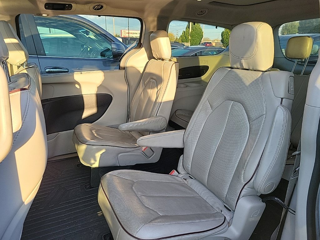 Used 2020 Chrysler Pacifica Limited FWD image 12