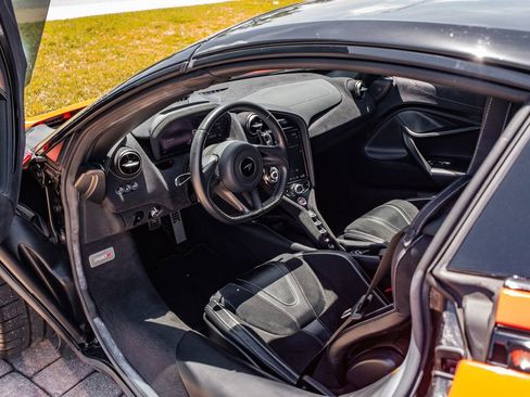 Used 2021 McLaren 720S Performance image 23