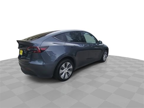 Used 2023 Tesla Model Y Long Range image 8