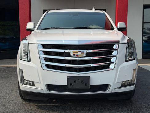 Used 2019 Cadillac Escalade ESV Platinum AWD/4WD image 3