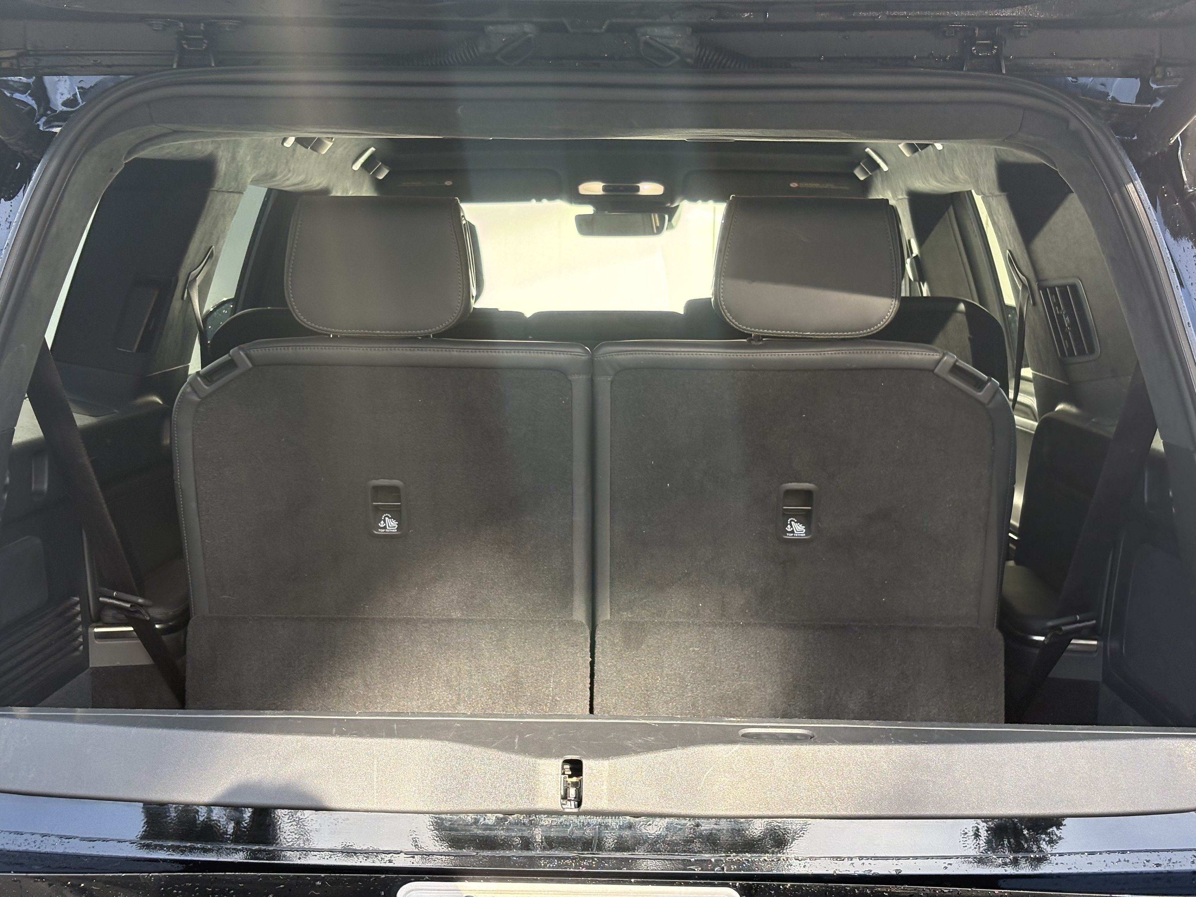 Used 2024 Rivian R1S Adventure Dual AWD/4WD image 9