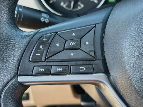 Used 2017 Nissan Rogue S FWD image 16