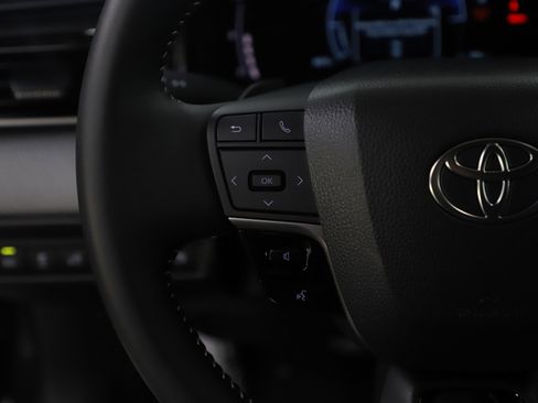 Used 2025 Toyota Camry SE w/ Multimedia Upgrade Package image 18