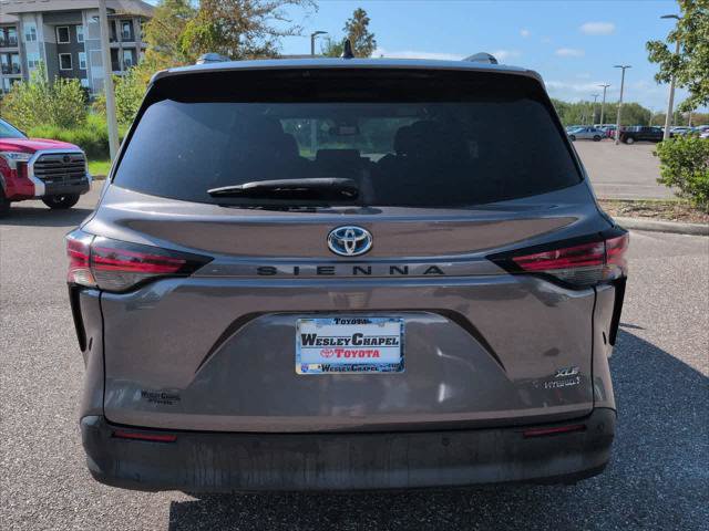 Certified 2021 Toyota Sienna XLE FWD image 5