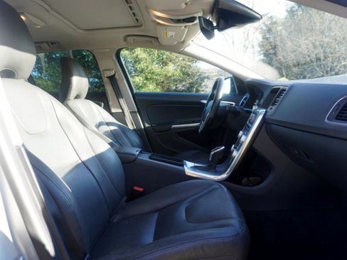 Used 2018 Volvo V60 T5 Cross Country w/ Convenience Package image 20