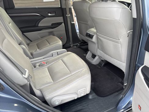 Used 2015 Toyota Highlander Limited image 9