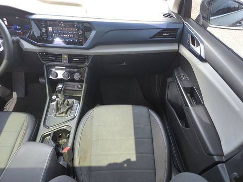 Used 2023 Volkswagen Taos SE w/ Panoramic Sunroof Package FWD image 16