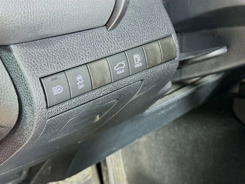 Used 2020 Toyota Camry SE image 12