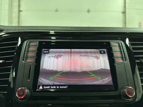 Used 2018 Volkswagen Beetle 2.0T FWD image 27