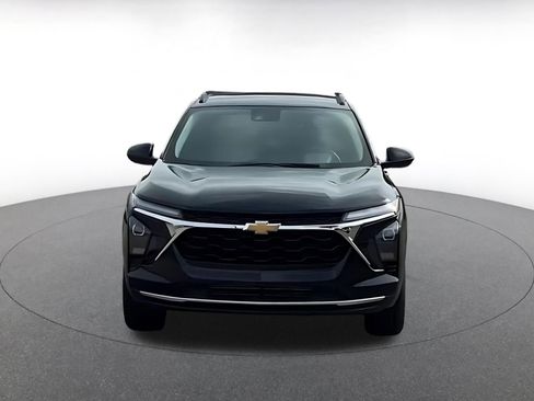 Used 2025 Chevrolet Trax LT w/ LT Convenience Package image 4