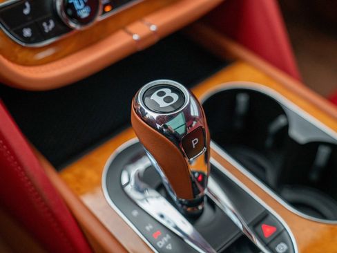 Used 2017 Bentley Bentayga image 43