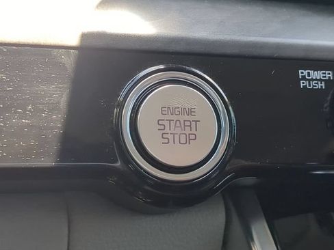 Used 2024 Kia Carnival EX FWD image 35