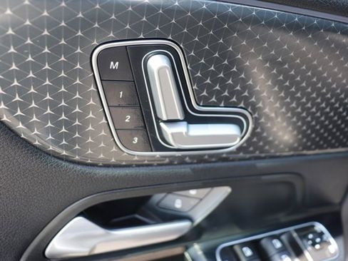 Used 2024 Mercedes-Benz EQB 250+ image 10