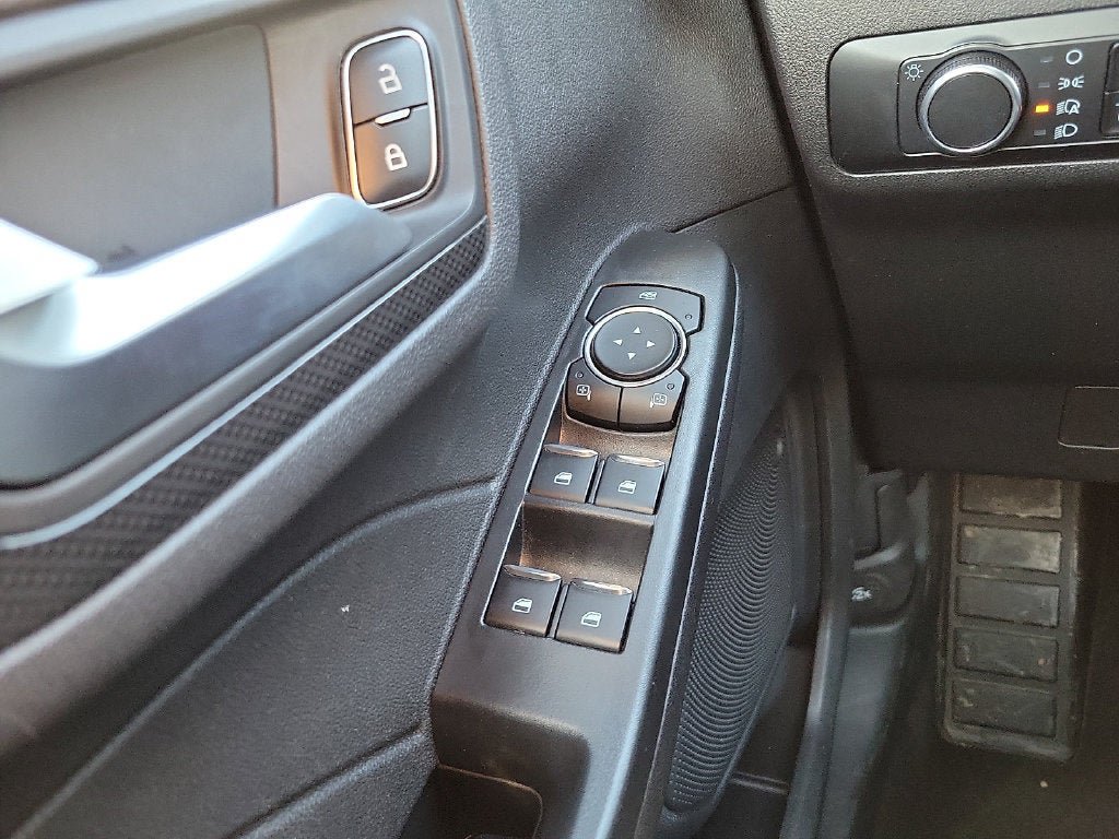 Used 2025 Ford Escape ST-Line FWD image 13