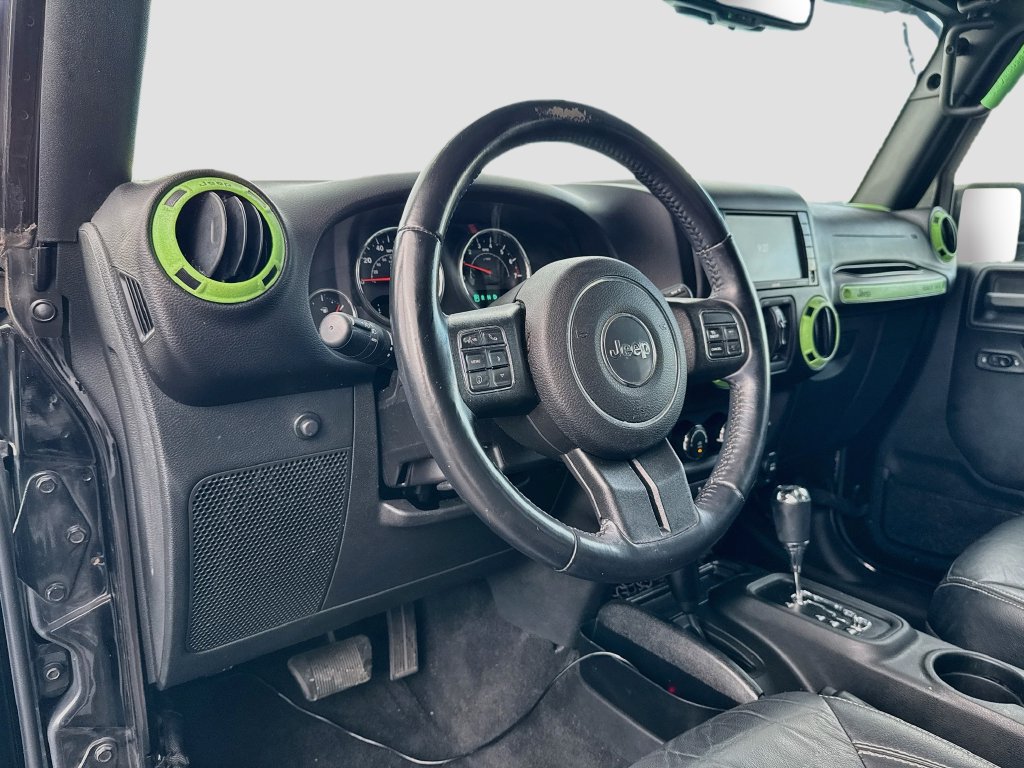 Used 2017 Jeep Wrangler Unlimited Sahara w/ Connectivity Group AWD/4WD image 9