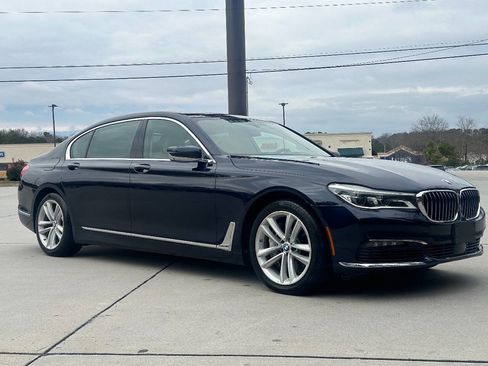 Used 2016 BMW 750i xDrive image 3