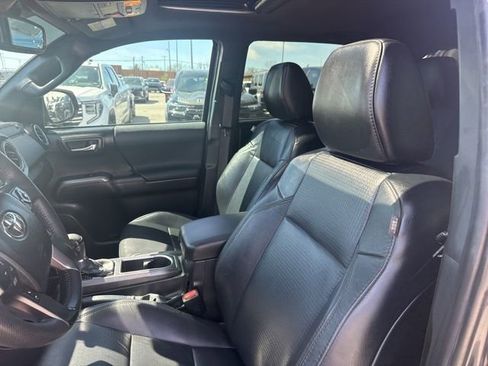 Used 2022 Toyota Tacoma TRD Sport w/ TRD Premium Sport Package image 13