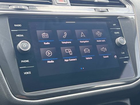 Certified 2022 Volkswagen Tiguan SE image 13