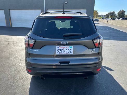 Used 2018 Ford Escape SE w/ SE Sport Appearance Package AWD/4WD image 3