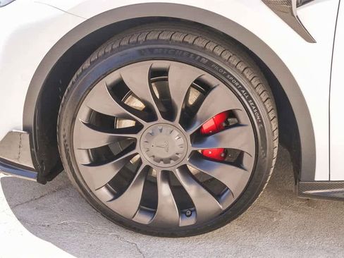 Used 2022 Tesla Model Y Performance image 5