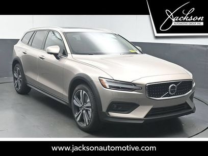 New 2026 Volvo V60 B5 Cross Country Plus w/ Protection Package Premier