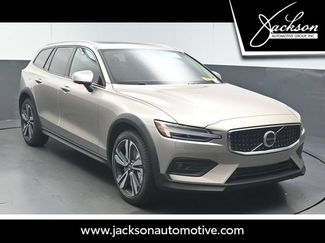 New 2026 Volvo V60 B5 Cross Country Plus w/ Protection Package Premier AWD/4WD video 1