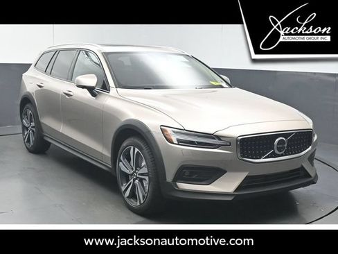 New 2026 Volvo V60 B5 Cross Country Plus w/ Protection Package Premier AWD/4WD image 1