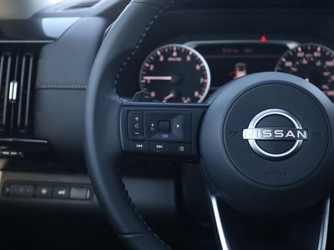 New 2025 Nissan Pathfinder SV w/ Black Appearance Package image 10