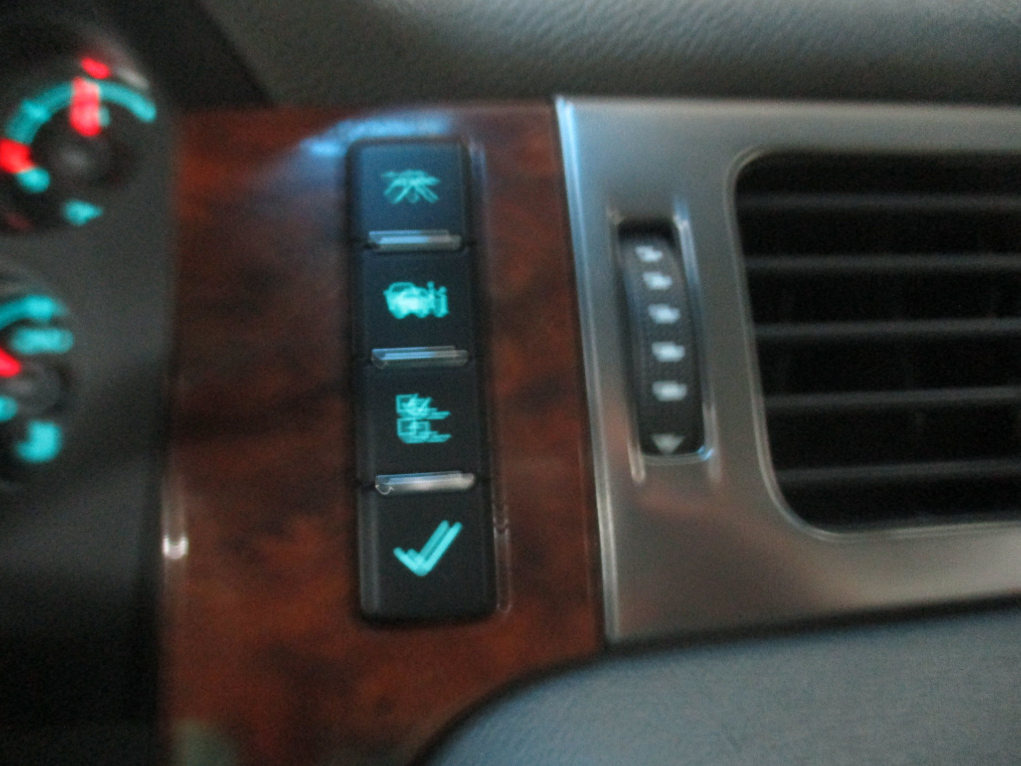 Used 2007 Chevrolet Suburban 2500 LT w/ LT Preferred Equipment Group AWD/4WD image 28