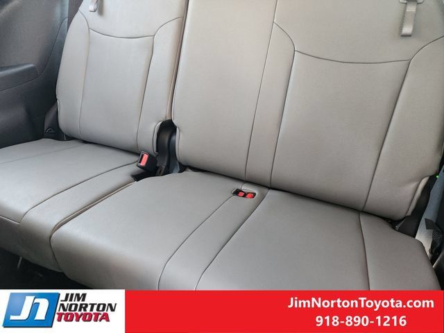 Used 2026 Toyota Sienna XLE FWD image 30