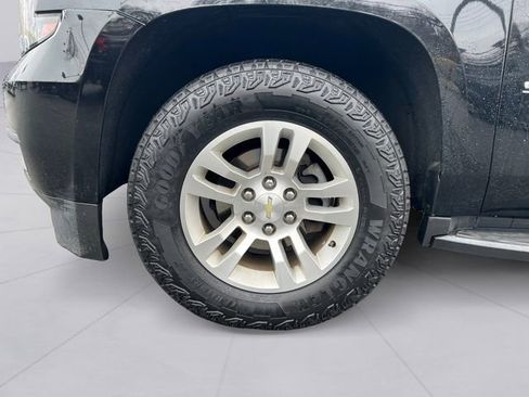 Used 2018 Chevrolet Suburban LT image 9