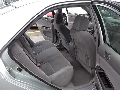 Used 2005 Toyota Camry LE FWD image 12
