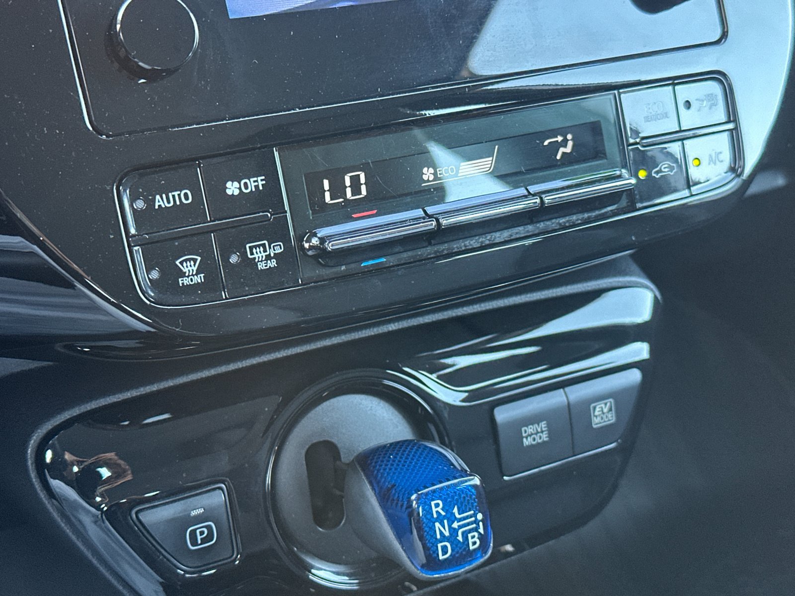 Used 2019 Toyota Prius XLE AWD/4WD image 20