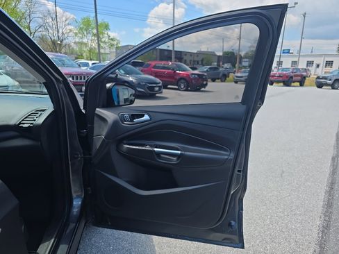 Used 2018 Ford Escape SE w/ Ford Safe & Smart Package FWD image 14