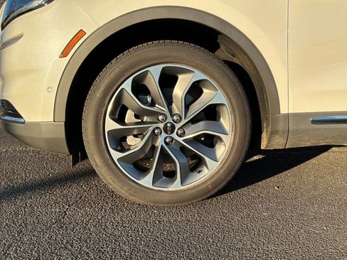 Certified 2023 Lincoln Nautilus Reserve image 17