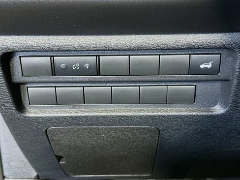 Used 2024 Mitsubishi Outlander SE image 11