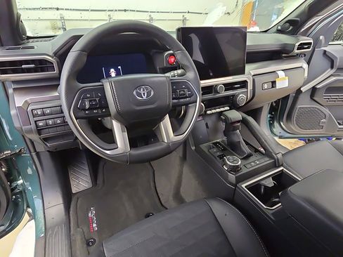 Used 2025 Toyota 4Runner TRD Off-Road Premium image 17