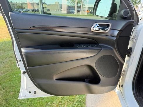 Used 2014 Jeep Grand Cherokee Altitude AWD/4WD image 13