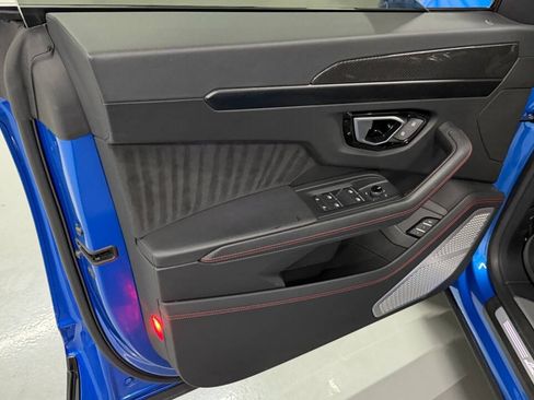 Used 2021 Lamborghini Urus AWD/4WD image 38