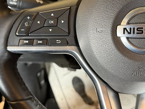 Used 2020 Nissan Sentra SV image 9