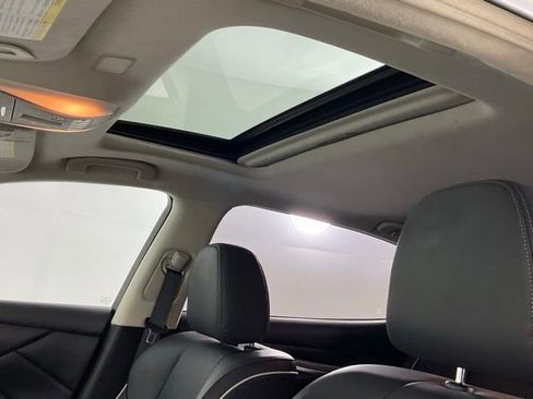 Used 2018 INFINITI Q70 L 3.7 image 15